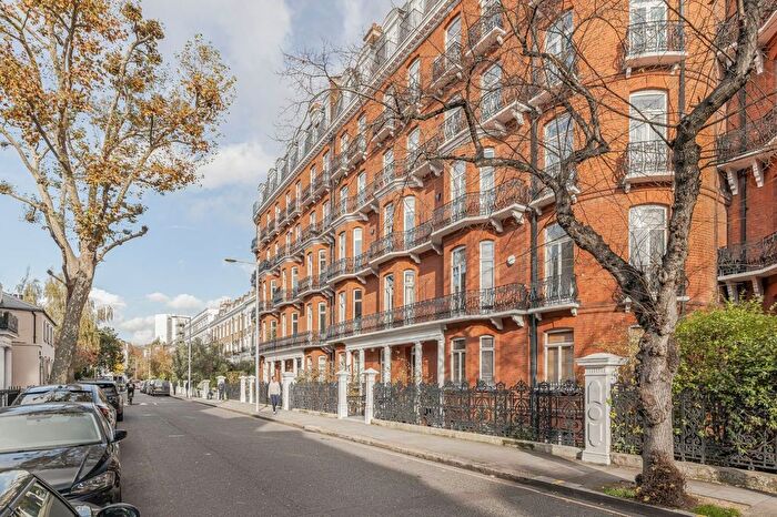 4 Bedroom Flat To Rent In Drayton Gardens, London, SW10