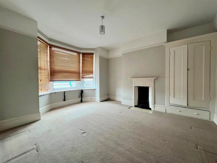 3 Bedroom Detached House To Rent In Winter Road, Southsea, PO4