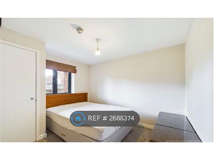 1 Bedroom Flat To Rent In Home Court, Reading, RG1