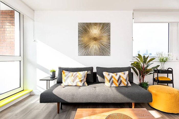 2 Bedroom Flat To Rent In Flat Simla House, London, London, SE1