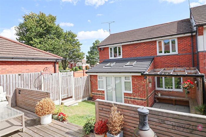 3 Bedroom Terraced House For Sale In Deepwell View, Halfway, Sheffield, S20