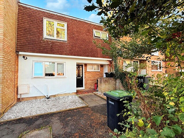 3 Bedroom Terraced House For Sale In Brussels Way, Luton, LU3