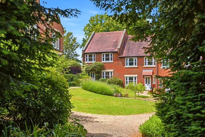 4 Bedroom End Of Terrace House For Sale In Trevelyan Place, St. Stephens Hill, St. Albans, Hertfordshire, AL1