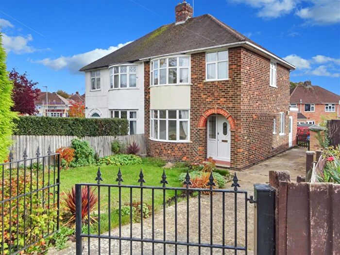 3 Bedroom Semi-Detached House To Rent In Belvedere Road, Kettering, NN15
