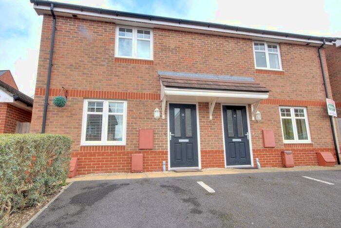 2 Bedroom Semi-Detached House To Rent In Clanfield Teglease Gardens Unfurnished, PO8