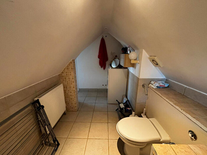 Flat To Rent In Sherwood Road, London, NW4