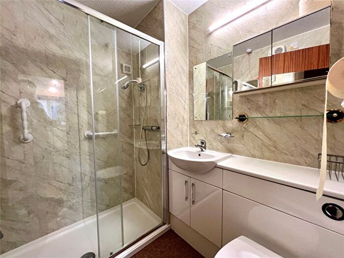 1 Bedroom Flat For Sale In Chasefield Close, Guildford, Surrey, GU4