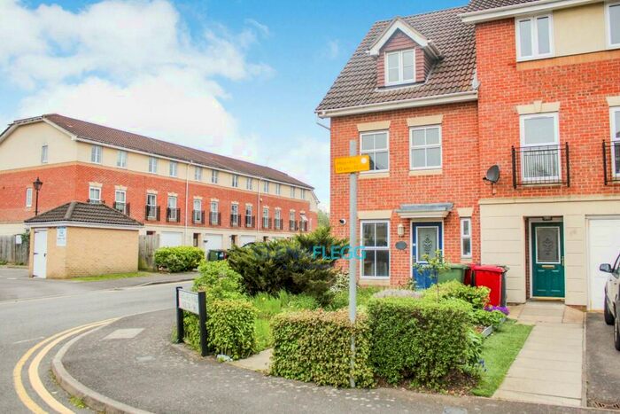 3 Bedroom Town House To Rent In Scholars Walk, Langley, SL3