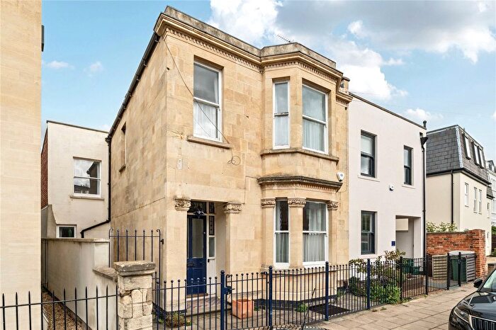 3 Bedroom Semi-Detached House For Sale In Knapp Road, Cheltenham, GL50