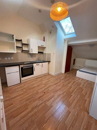 1 Bedroom Semi-Detached House To Rent In Angell Road, London, SW9