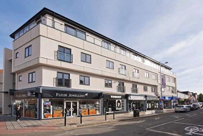 1 Bedroom Flat To Rent In Church Street, Walton-On-Thames, KT12