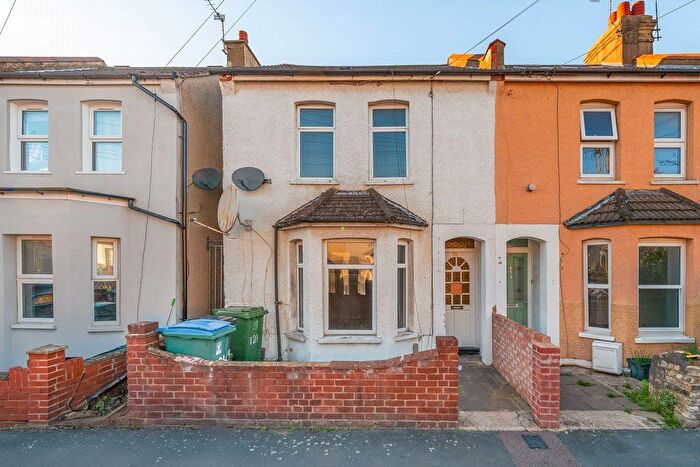 3 Bedroom End Of Terrace House For Sale In Kings Avenue, Watford, Hertfordshire, WD18