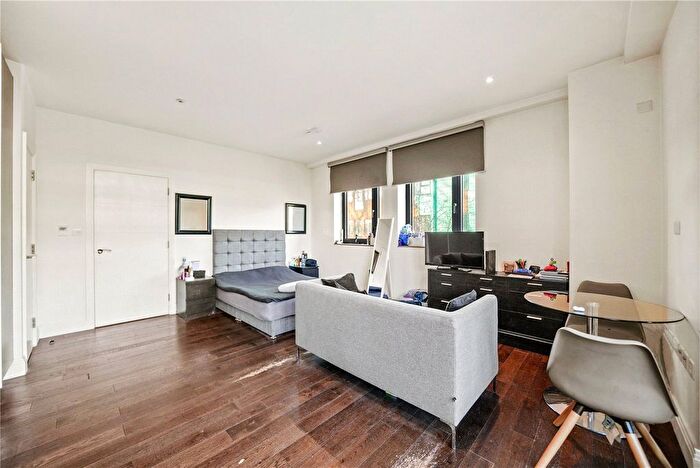 1 Bedroom Flat For Sale In Jessop Court, Uxbridge, UB8