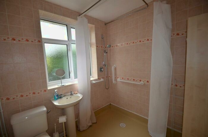 2 Bedroom Detached Bungalow For Sale In Hitchin Lane, Clifton, SG17