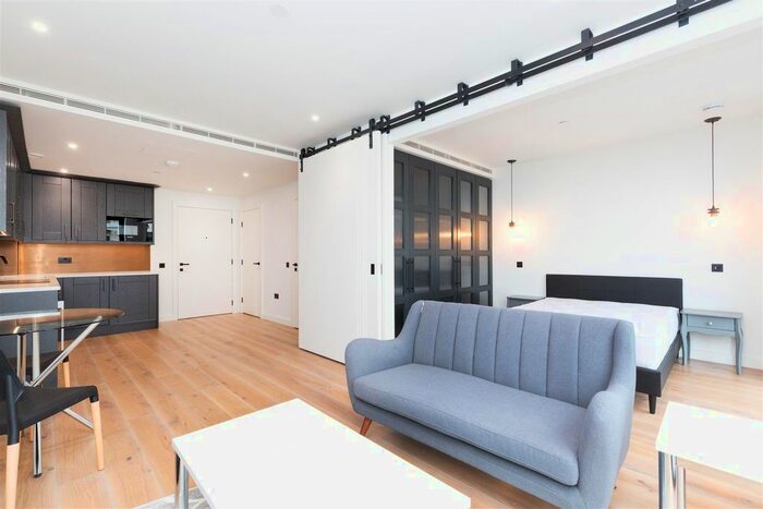 Studio To Rent In Emery Way, London Dock, E1W