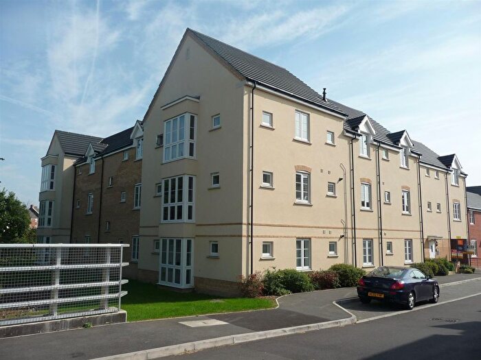 2 Bedroom Flat To Rent In Taw Hill, North Swindon, SN25
