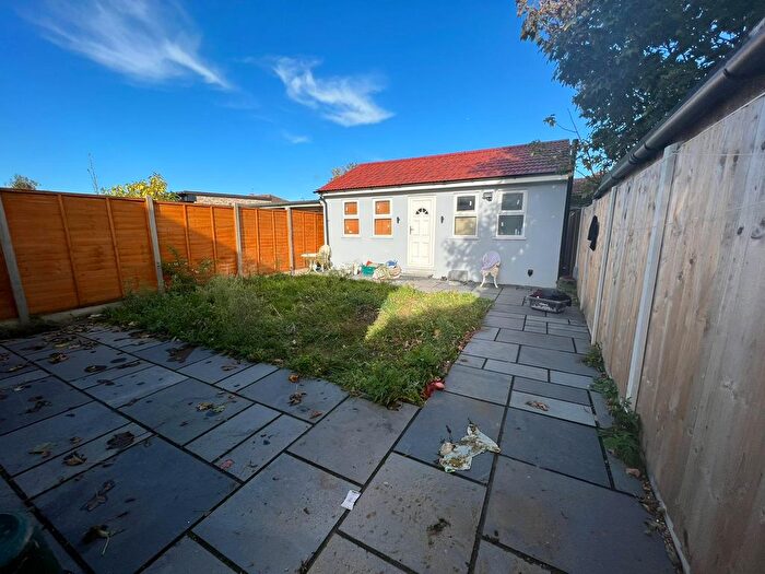 Studio To Rent In Hampshire Avenue, Slough, SL1