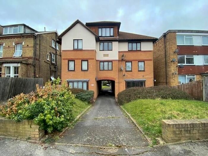 Studio To Rent In Avenue Road, London, SE25