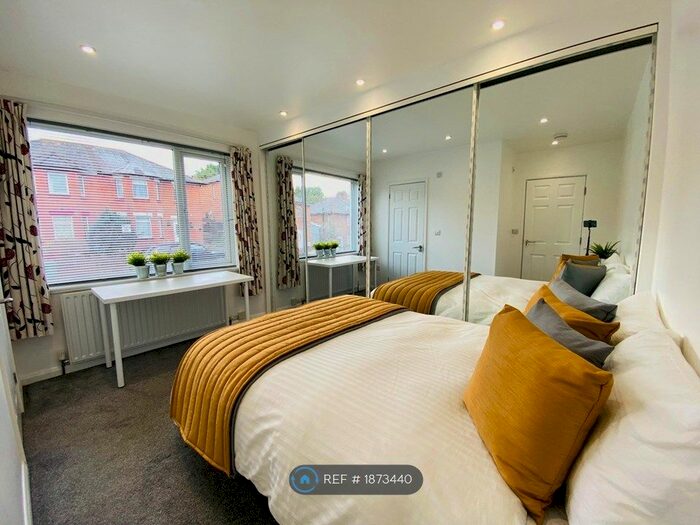 6 Bedroom Semi-Detached House To Rent In Harefield Road, Southampton, SO17