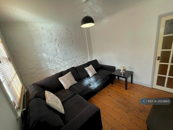 2 Bedroom Terraced House To Rent In Upper Crown Street, Reading, RG1