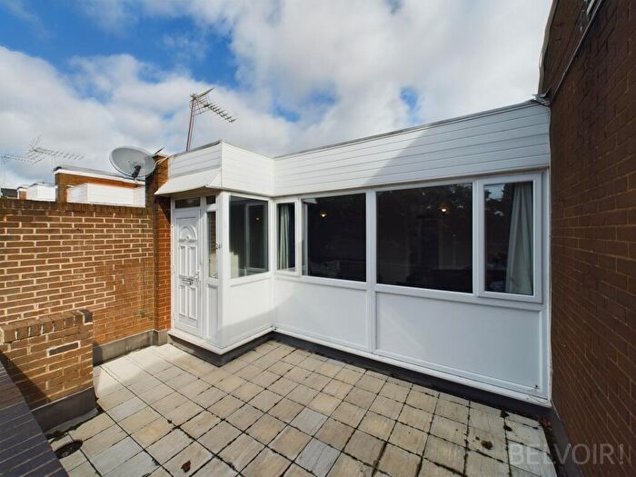 2 Bedroom Flat For Sale In St. Olaves Precinct, Bury St Edmunds, IP32