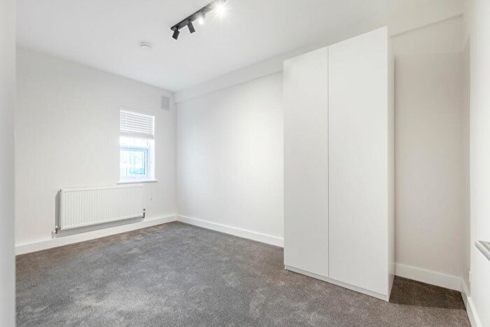3 Bedroom Flat To Rent In Flat Digby Works, E9