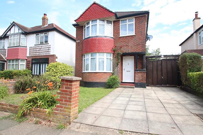 3 Bedroom Detached House For Sale In The Highway, Orpington, BR6
