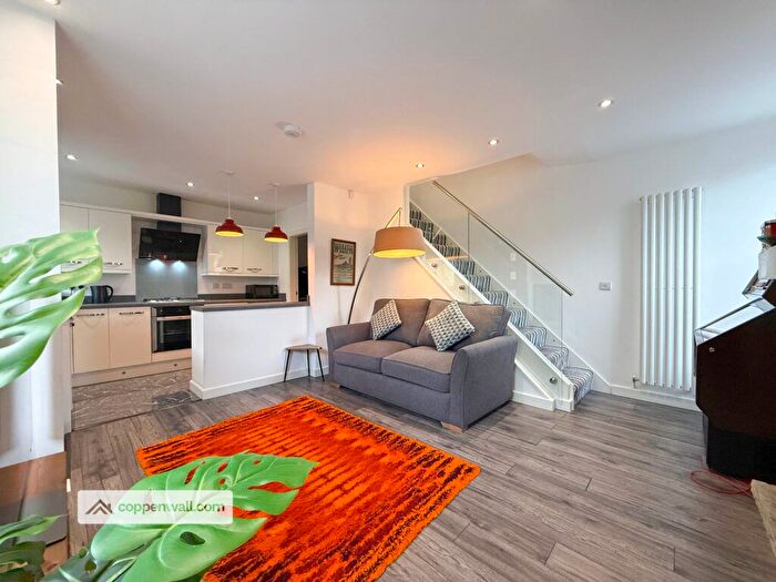 2 Bedroom Cottage For Sale In Carr Mount, Rawtenstall, Rossendale, BB4