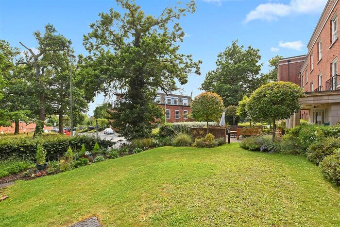 2 Bedroom Flat For Sale In Peel Court, College Way, Welwyn Garden City, Hertfordshire, AL8