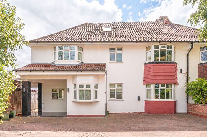 6 Bedroom Semi-detached House For Sale In Hill Crescent, Worcester Park, KT4