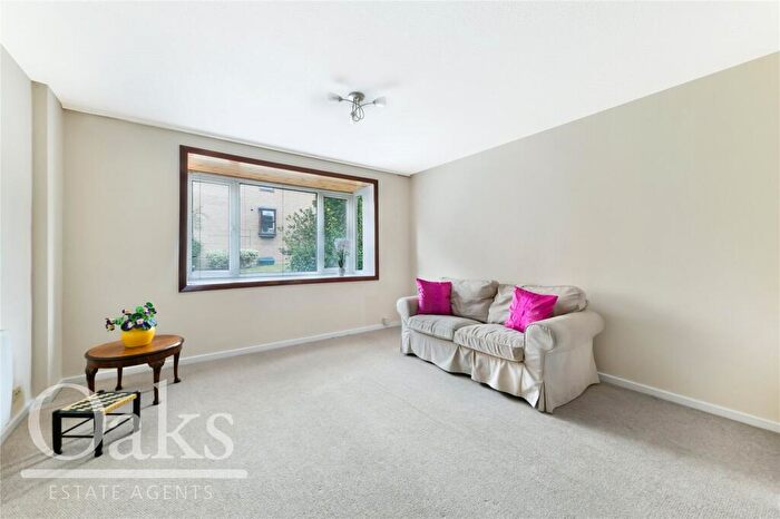 2 Bedroom Maisonette For Sale In Anselm Close, Croydon, CR0