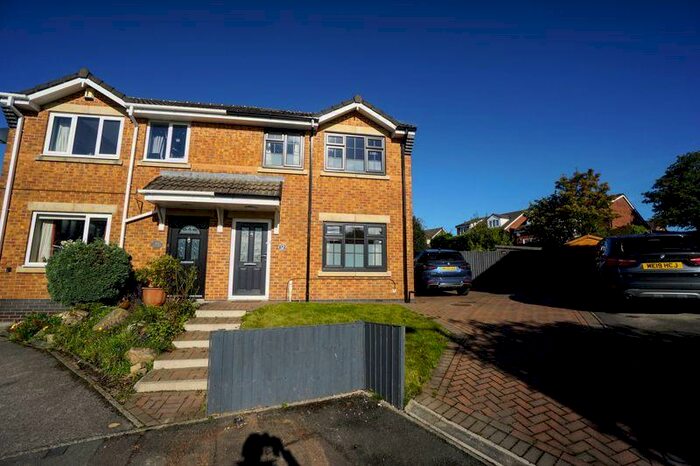 5 Bedroom Semi-Detached House To Rent In Higher Knowles, Horwich, BL6