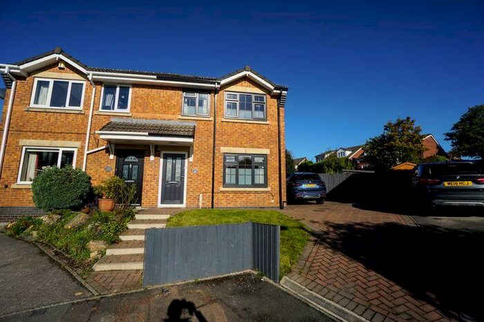 5 Bedroom Semi-Detached House To Rent In Higher Knowles, Horwich, BL6