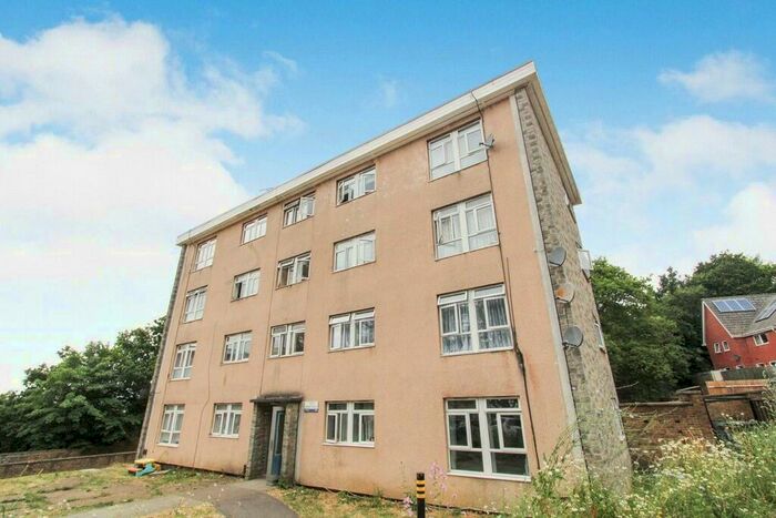 2 Bedroom Flat To Rent In Tatwin Crescent, Southampton, SO19