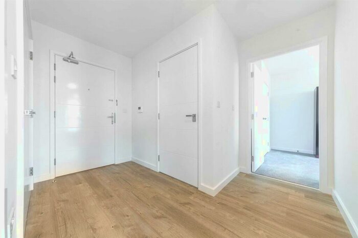 2 Bedroom Apartment To Rent In Lakeside Drive, London, NW10