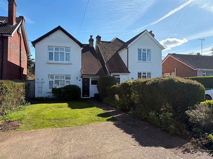 3 Bedroom Detached House For Sale In Howard Road, Great Bookham, KT23