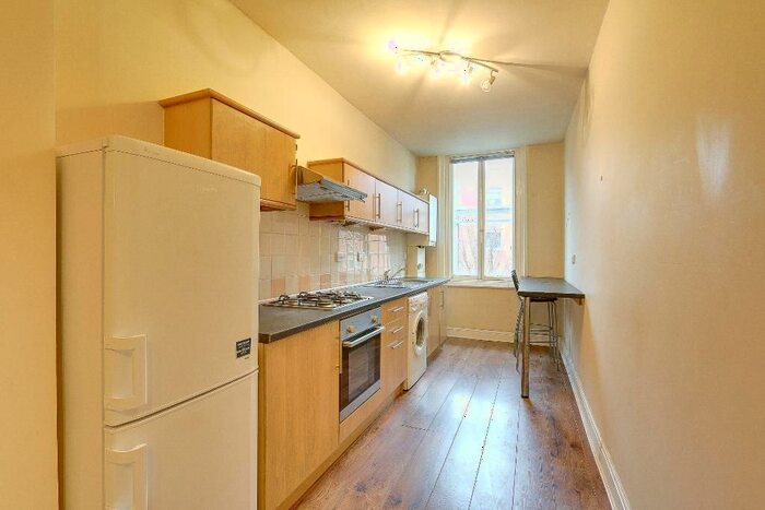 2 Bedroom Flat To Rent In Bromley High Street, Bromley By Bow, London, E3