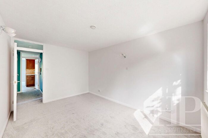 1 Bedroom Flat To Rent In Sequoia Park, Crawley, RH11