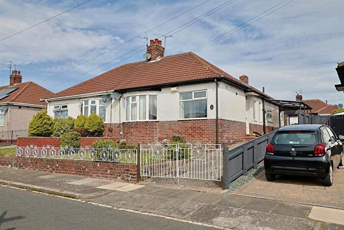 2 Bedroom Bungalow For Sale In Huntcliffe Gardens, Heaton, Newcastle Upon Tyne, NE6