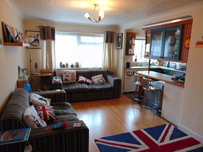 2 Bedroom Maisonette To Rent In Wendover Road, Staines-Upon-Thames, TW18