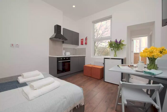 Studio To Rent In Warwick Road (/), Earls Court, London, SW5