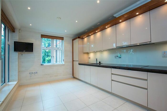 3 Bedroom Flat To Rent In Unwin Court, Beaumont Close, London, N2