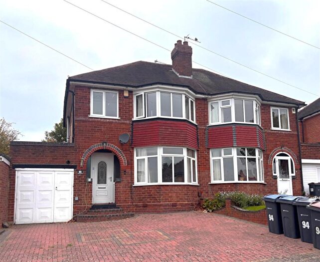 3 Bedroom Semi-Detached House For Sale In Olorenshaw Road, Birmingham, B26