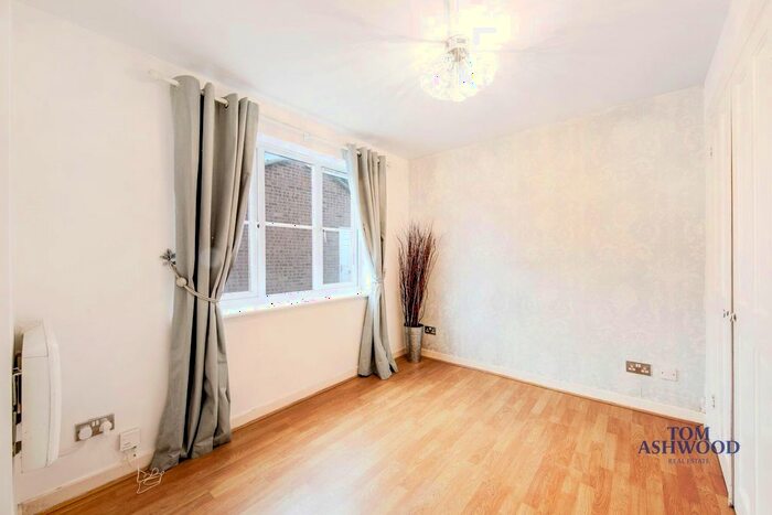 1 Bedroom Flat For Sale In Jacobs Avenue, Harold Wood, Essex, RM3