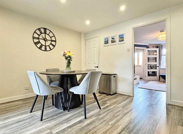 3 Bedroom End Of Terrace House For Sale In Dunoon Close, Braintree, CM7