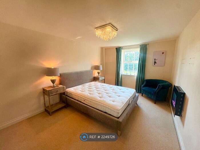 2 Bedroom Flat To Rent In Monarch Drive, Reading, RG2