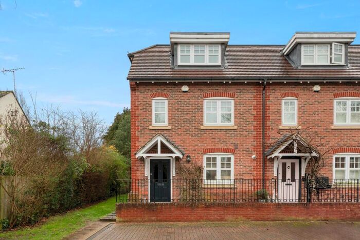 4 Bedroom Terraced House To Rent In Rythe Close, Claygate, KT10