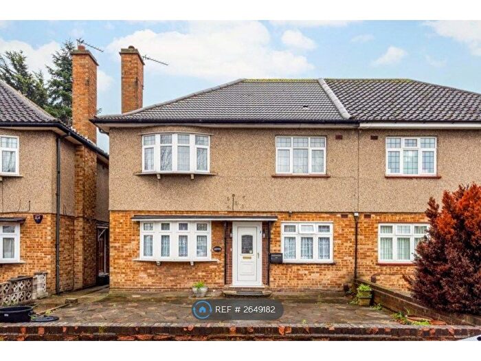 2 Bedroom Maisonette To Rent In Eastern Avenue, Ilford, IG2