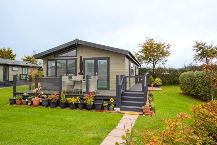 2 Bedroom Mobile/park Home For Sale In Pine Grove, Oakdown Holiday Park, Weston, EX10