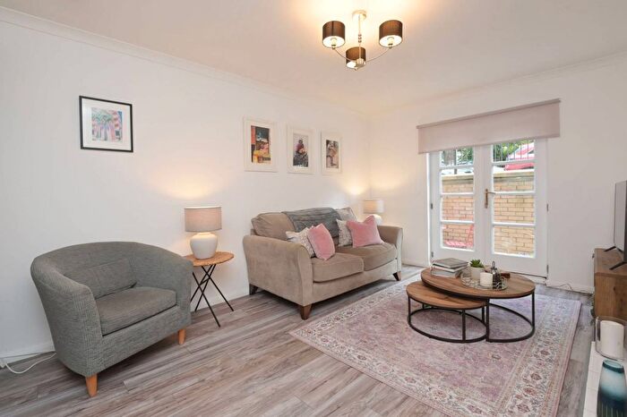 1 Bedroom Flat For Sale In Hopetoun Crescent, Broughton, Edinburgh, EH7